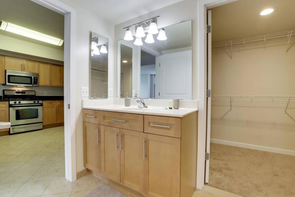 Fantastic 2 Bedroom Condo At Pentagon City Arlington Exterior photo